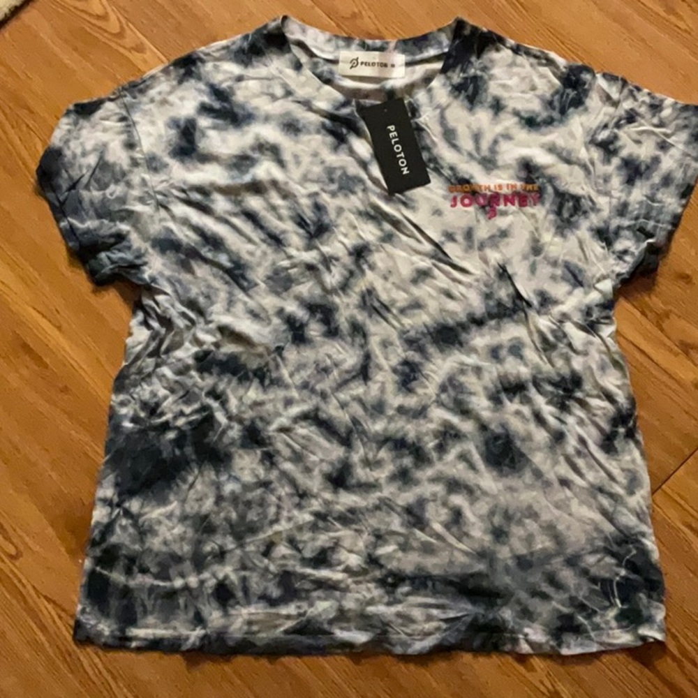 CLOSET CLEANOUT:GONE APR 30th 
 NEW w/ TAGS PELOTON Tee 🔜